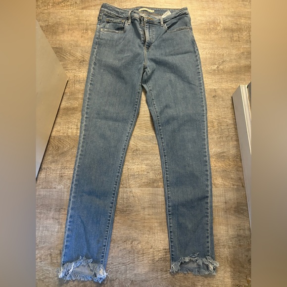 721 High Rise Skinny Levi Jeans - Picture 2 of 5